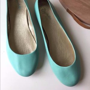 New Seychelles Gala Leather Flats in Mint - 9.5M